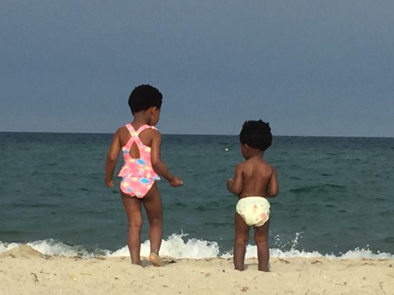 Curtindo o mar mediterráneo na Praia Caterini Olympic Beach (Grécia)